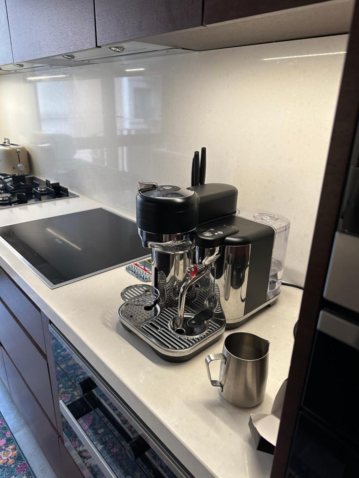 Private 1 Bed Accom With Bathroom In A 3 Bed Apartment - Melb Cbd, Regency Towers - Free Parking, Wifi And Pool ملبورن المظهر الخارجي الصورة